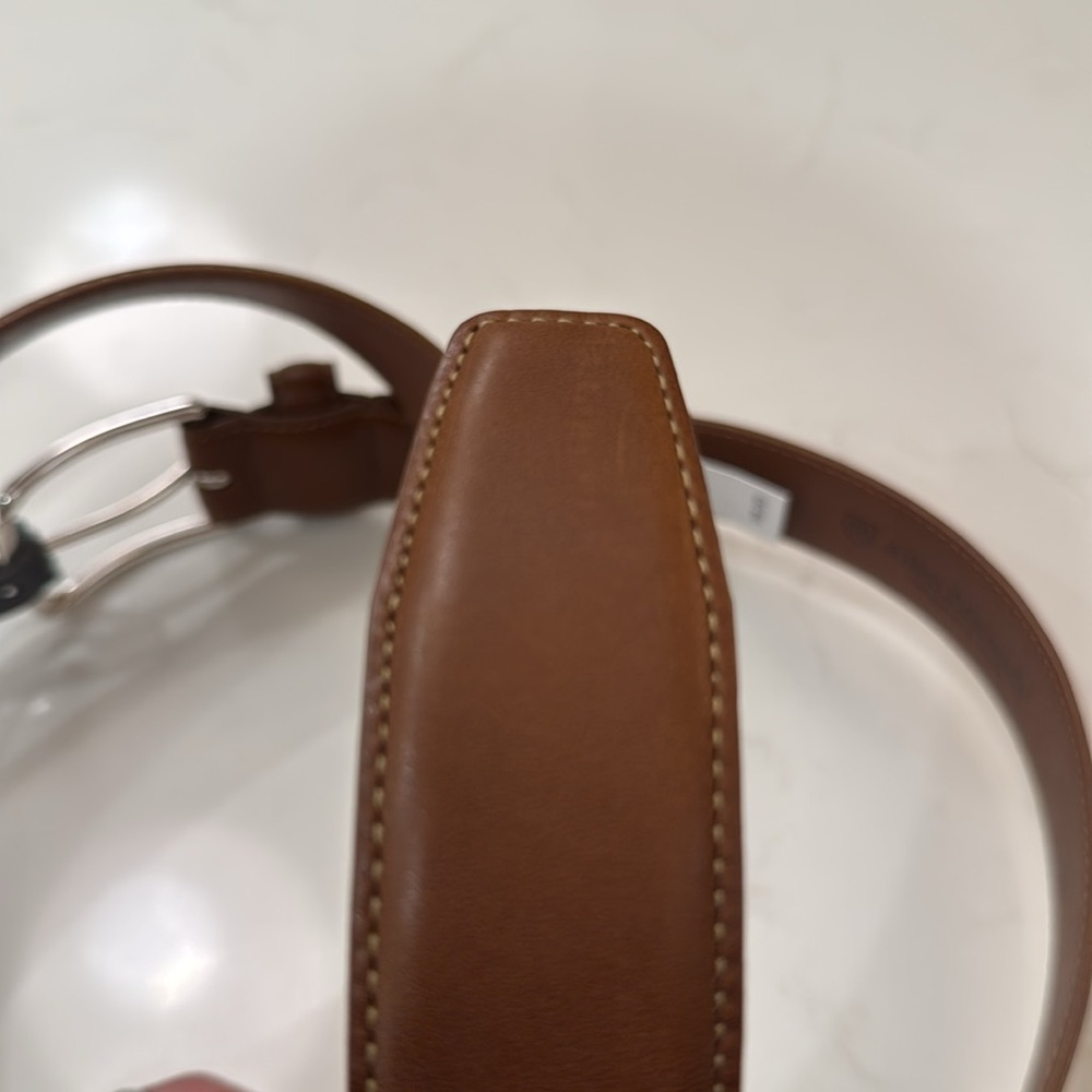 Allen Edmonds Men's Brown/Caramel Leather Belt 42 - Picture 5 of 8